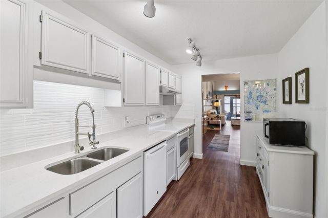 2225 CYPRESS COURT 2C, Tavares, FL 32778