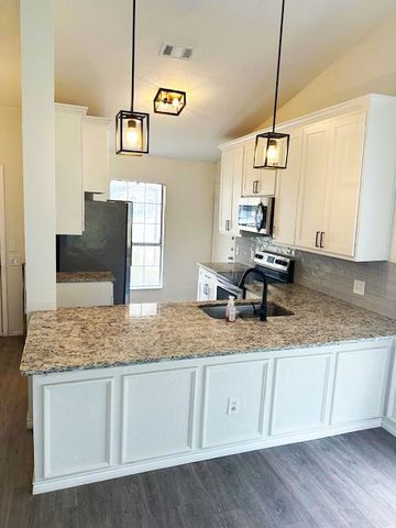 7612 Honeybee Court, Fort Worth, TX 76137