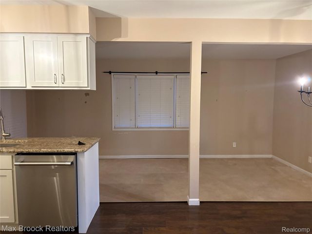 32246 Oakview Drive, Warren, MI 48092