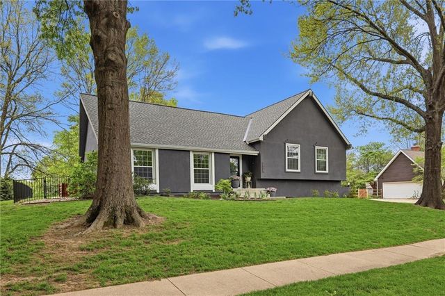 2601 W 121st Street, Leawood, KS 66209