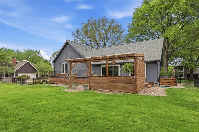 2601 W 121st Street, Leawood, KS 66209