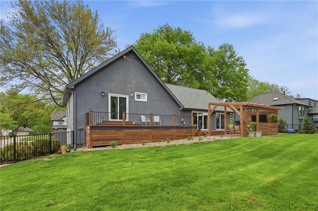 2601 W 121st Street, Leawood, KS 66209