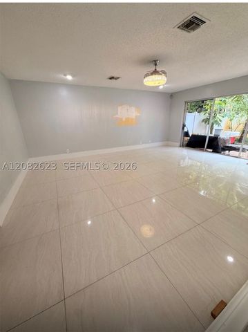 10151 SW 9th Ln 10151, Pembroke Pines, FL 33025
