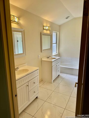 14239 Red Maple Wood, San Antonio, TX 78249