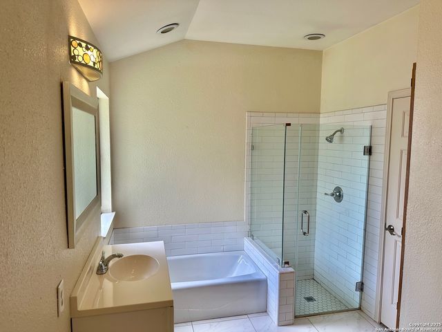 14239 Red Maple Wood, San Antonio, TX 78249