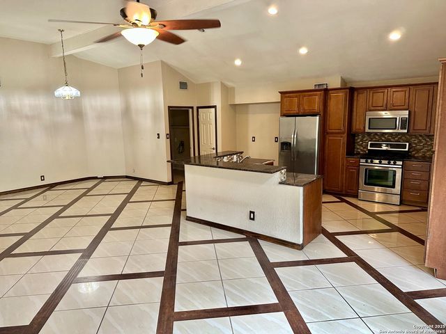 14239 Red Maple Wood, San Antonio, TX 78249