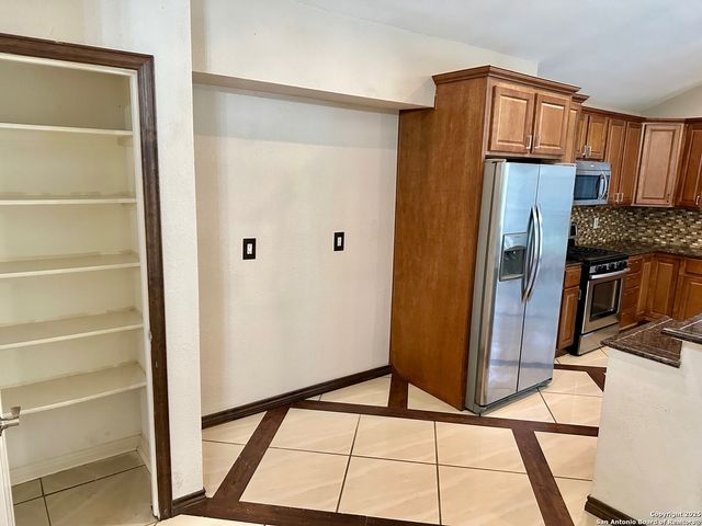 14239 Red Maple Wood, San Antonio, TX 78249