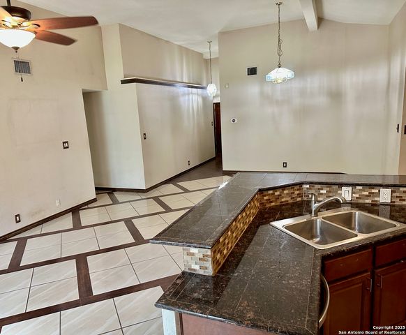 14239 Red Maple Wood, San Antonio, TX 78249