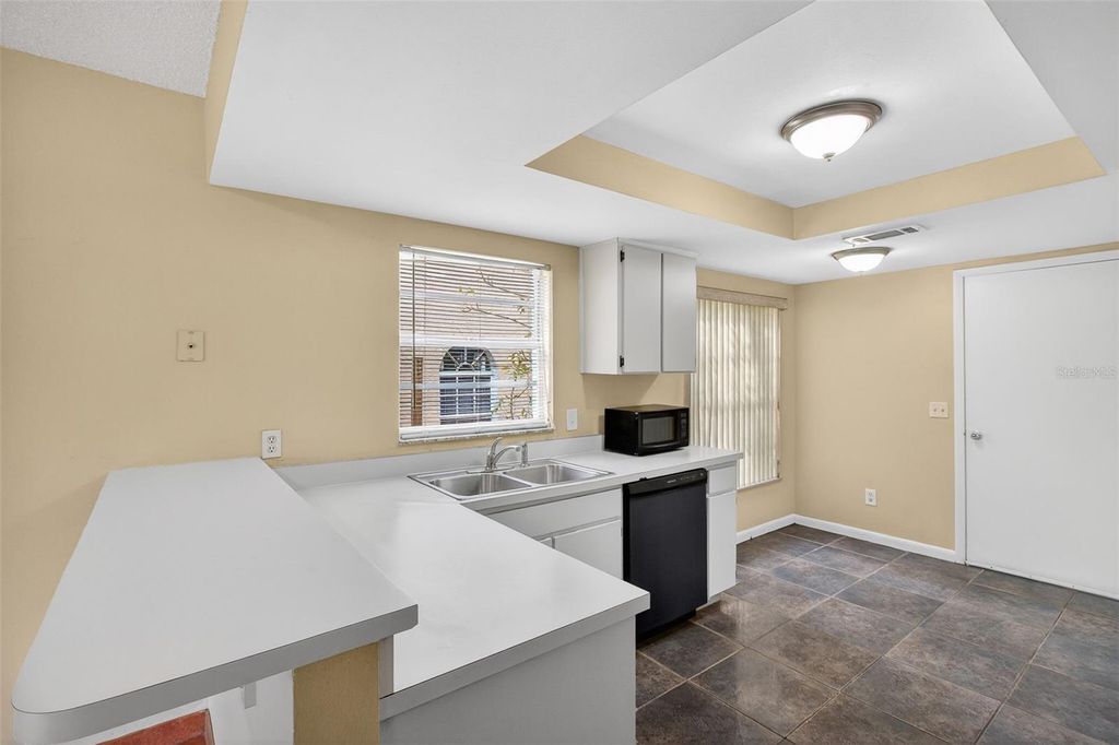 Image 11 of property listing at 9761 FOX CHAPEL ROAD, Tampa, FL 33647