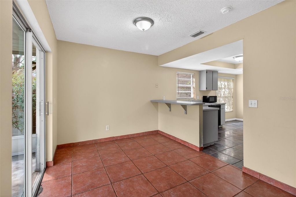 Image 8 of property listing at 9761 FOX CHAPEL ROAD, Tampa, FL 33647
