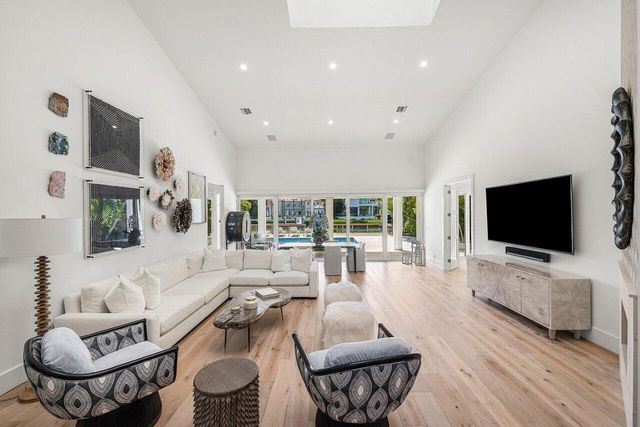 215 Island Drive, Jupiter, FL 33477