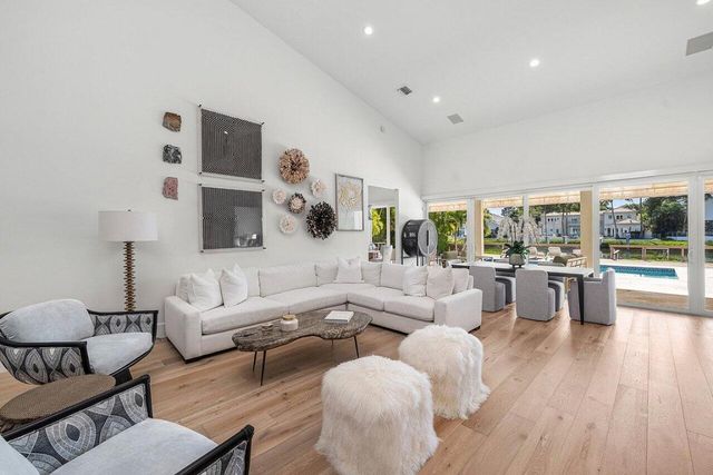 215 Island Drive, Jupiter, FL 33477