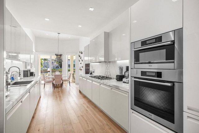 215 Island Drive, Jupiter, FL 33477