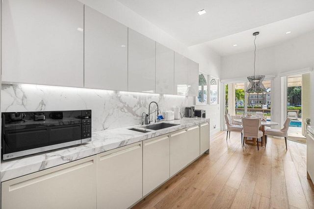 215 Island Drive, Jupiter, FL 33477