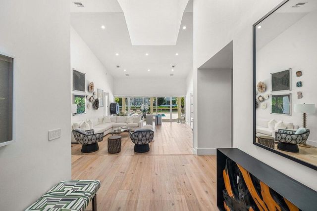 215 Island Drive, Jupiter, FL 33477