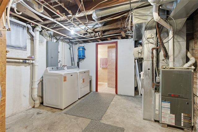 71 Central Avenue NE, Swisher, IA 52338