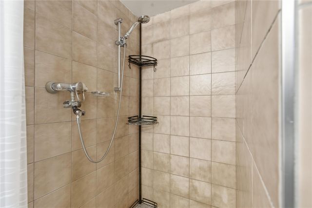 71 Central Avenue NE, Swisher, IA 52338