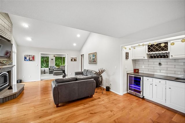 1601 S 43rd Street, West Des Moines, IA 50265