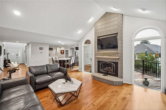 1601 S 43rd Street, West Des Moines, IA 50265