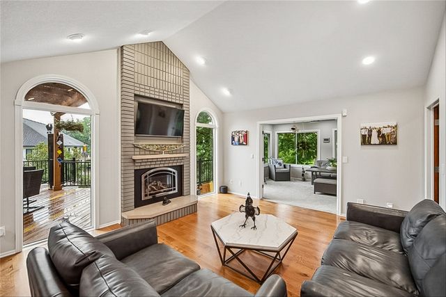 1601 S 43rd Street, West Des Moines, IA 50265