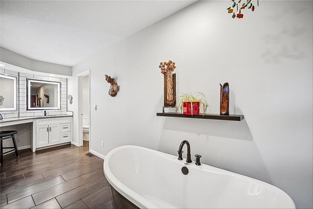1601 S 43rd Street, West Des Moines, IA 50265