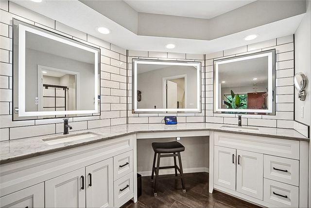 1601 S 43rd Street, West Des Moines, IA 50265