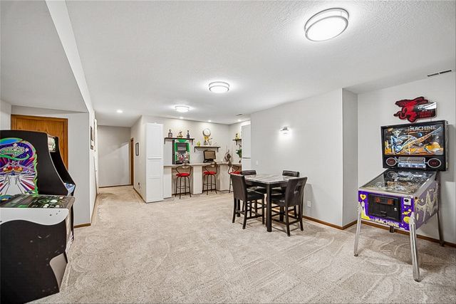 1601 S 43rd Street, West Des Moines, IA 50265