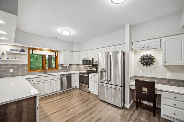 1601 S 43rd Street, West Des Moines, IA 50265
