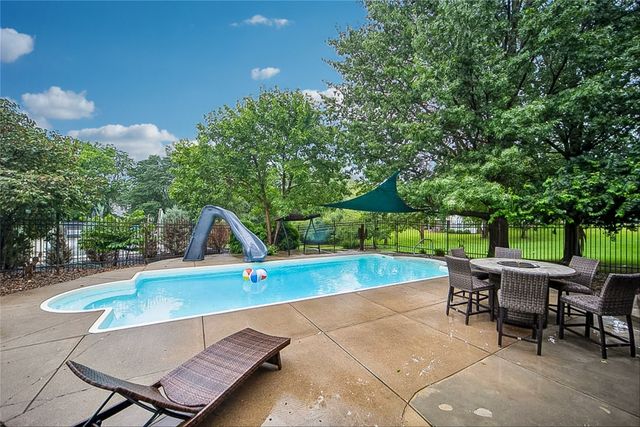 1601 S 43rd Street, West Des Moines, IA 50265