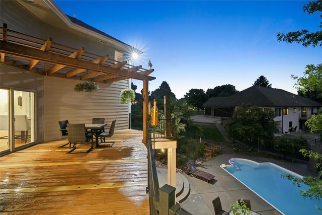1601 S 43rd Street, West Des Moines, IA 50265