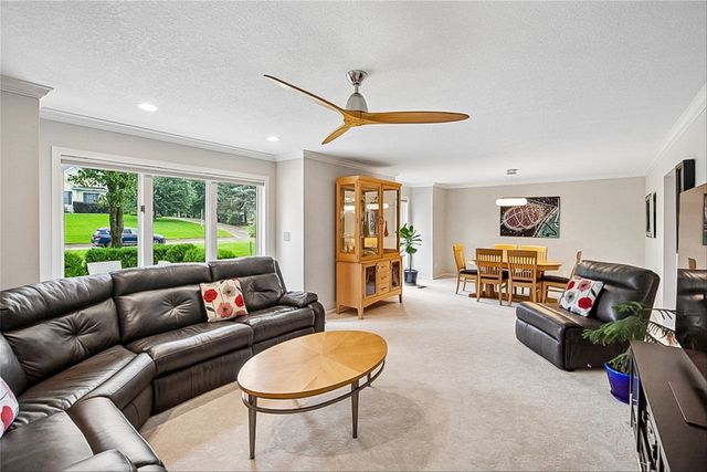 1601 S 43rd Street, West Des Moines, IA 50265