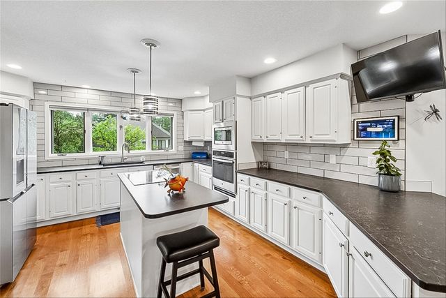1601 S 43rd Street, West Des Moines, IA 50265