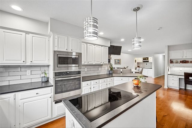 1601 S 43rd Street, West Des Moines, IA 50265