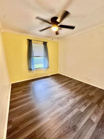 1622 Oxford Way Street, The Village, OK 73120