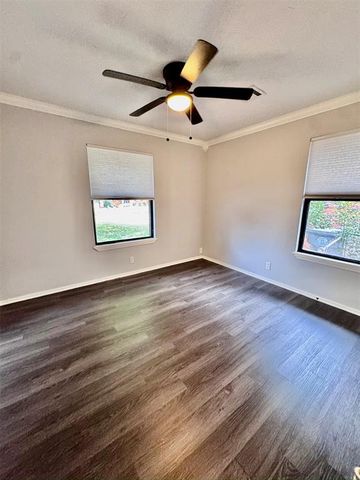 1622 Oxford Way Street, The Village, OK 73120