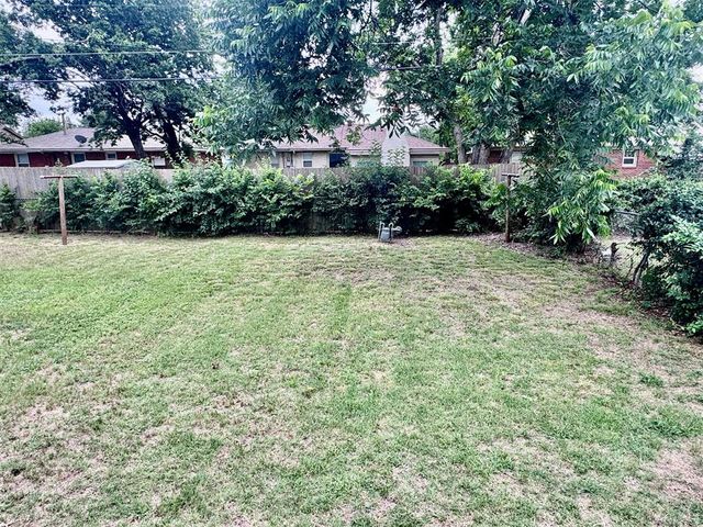 1622 Oxford Way Street, The Village, OK 73120
