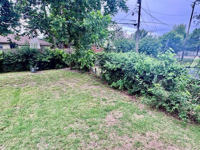 1622 Oxford Way Street, The Village, OK 73120