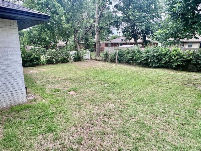 1622 Oxford Way Street, The Village, OK 73120