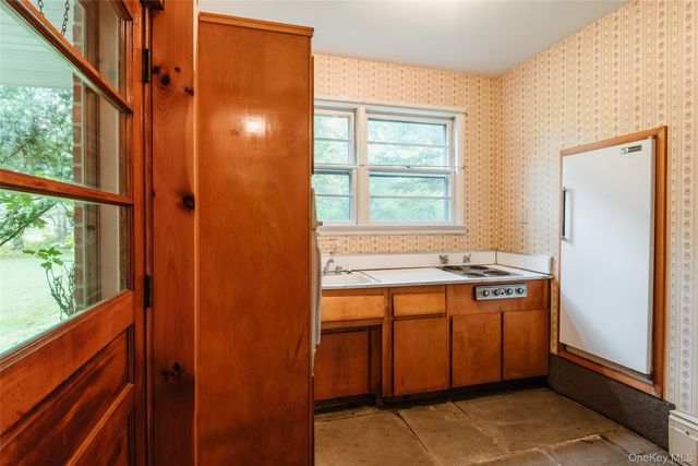 13 Edgewood Drive, New Paltz, NY 12561