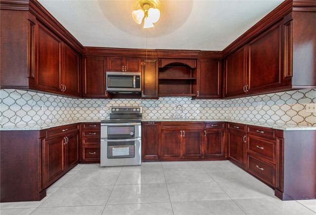6 E MAGNOLIA STREET, Davenport, FL 33837