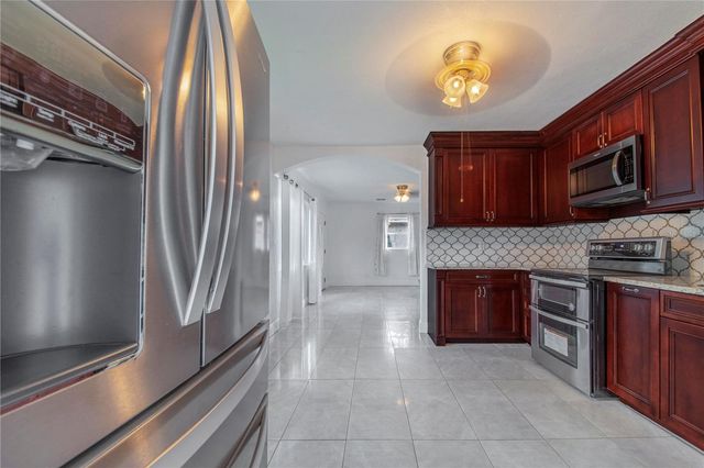 6 E MAGNOLIA STREET, Davenport, FL 33837