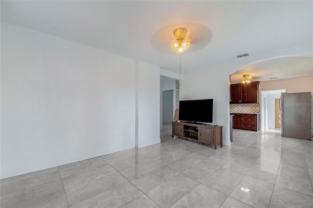 6 E MAGNOLIA STREET, Davenport, FL 33837