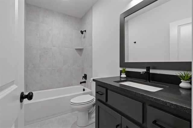 2606 SW Farm Field Road, Lee's Summit, MO 64082