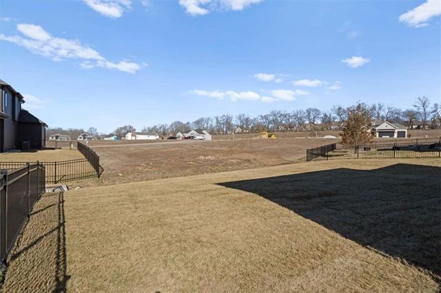2606 SW Farm Field Road, Lee's Summit, MO 64082