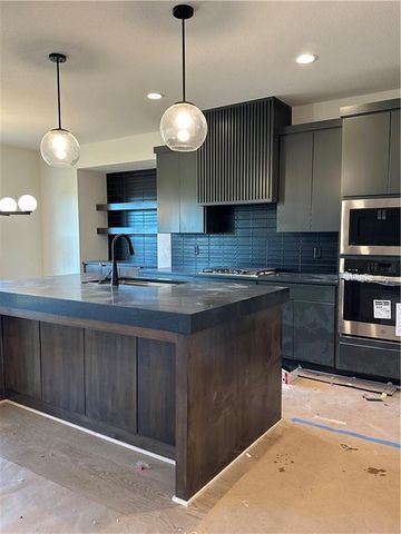 2606 SW Farm Field Road, Lee's Summit, MO 64082