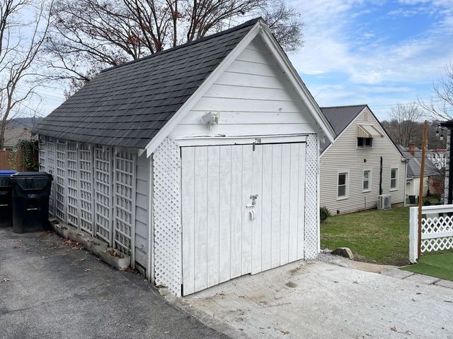 710 Woodland Avenue, Frankfort, KY 40601