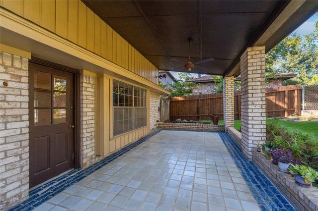131 Shadowood Street, Conroe, TX 77304