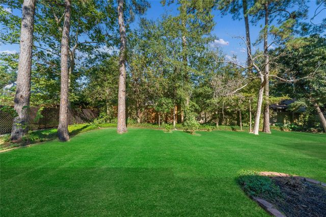 131 Shadowood Street, Conroe, TX 77304