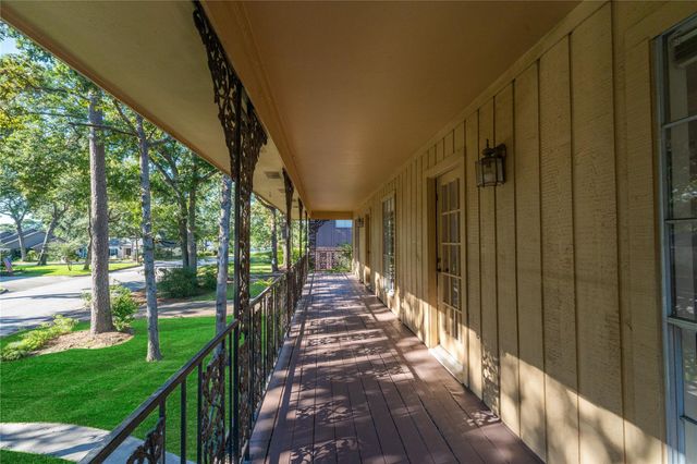 131 Shadowood Street, Conroe, TX 77304