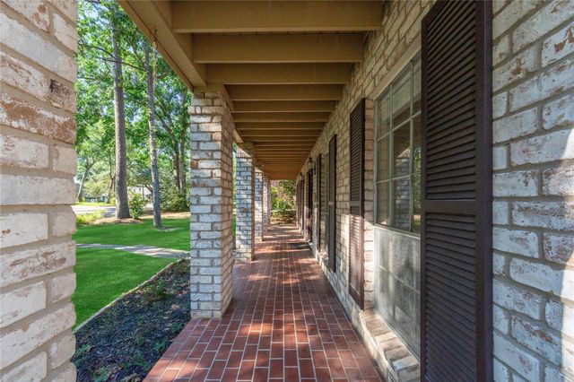 131 Shadowood Street, Conroe, TX 77304
